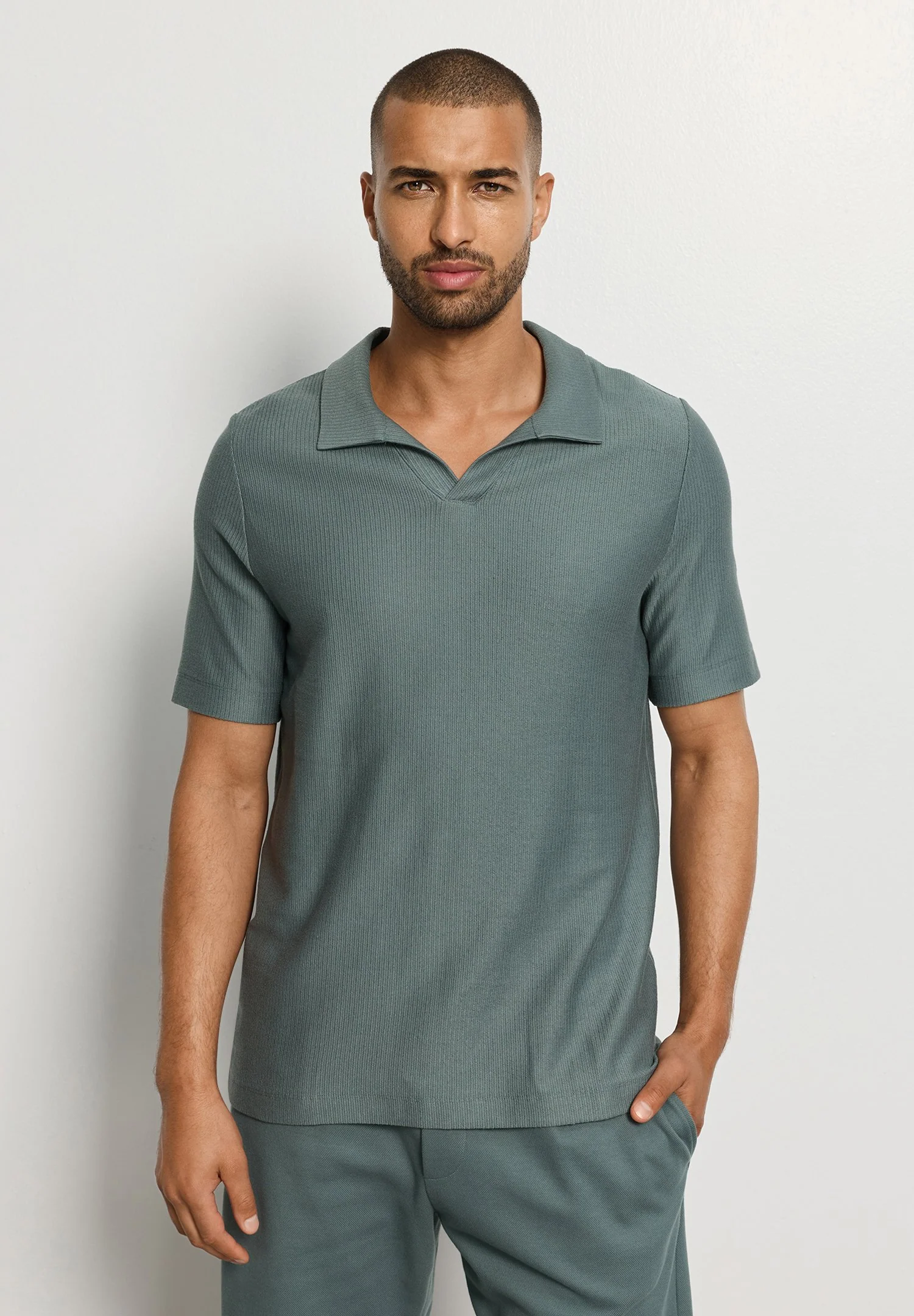 Travelwear S/SLV Shirt V-Neck | studio green 075865-072739 - Image 3