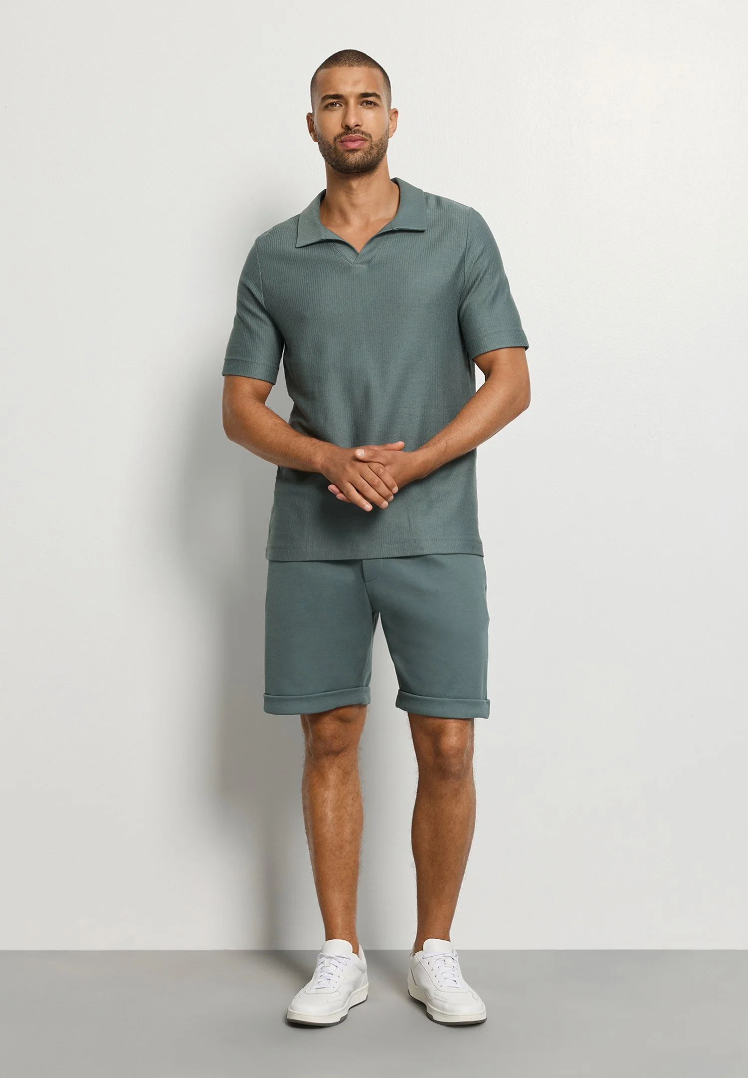 Travelwear S/SLV Shirt V-Neck | studio green 075865-072739 - Image 6